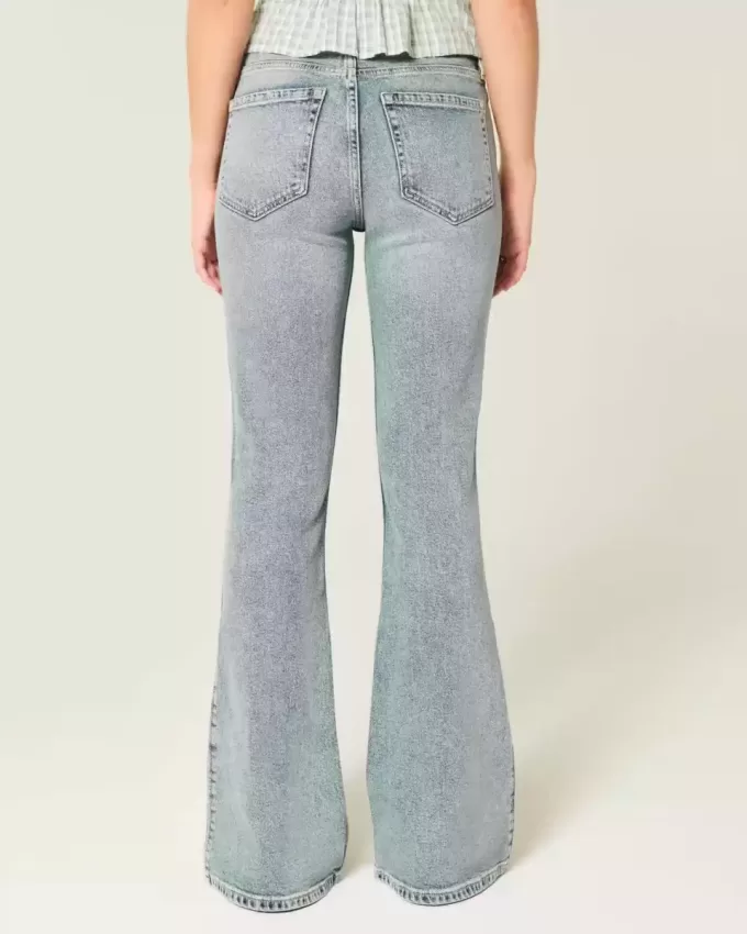 High-Rise-Flare-Jeans in mittlerer Waschung High-Rise-Flare-Jeans in mittlerer Waschung