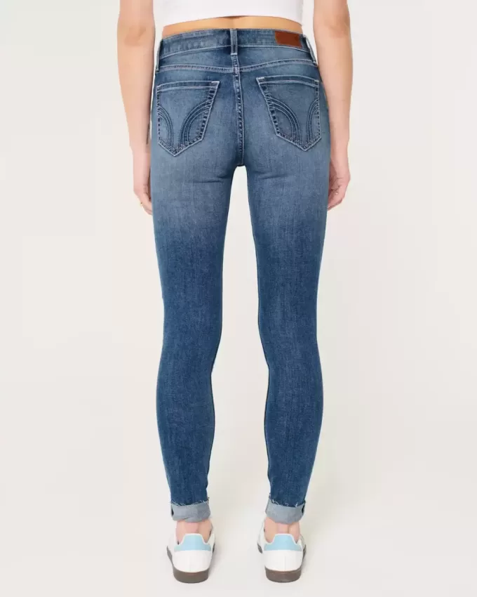 High-Rise-Risse, zerrissene Super Skinny Jeans in mittlerer Waschung High-Rise-Risse, zerrissene Super Skinny Jeans in mittlerer Waschung