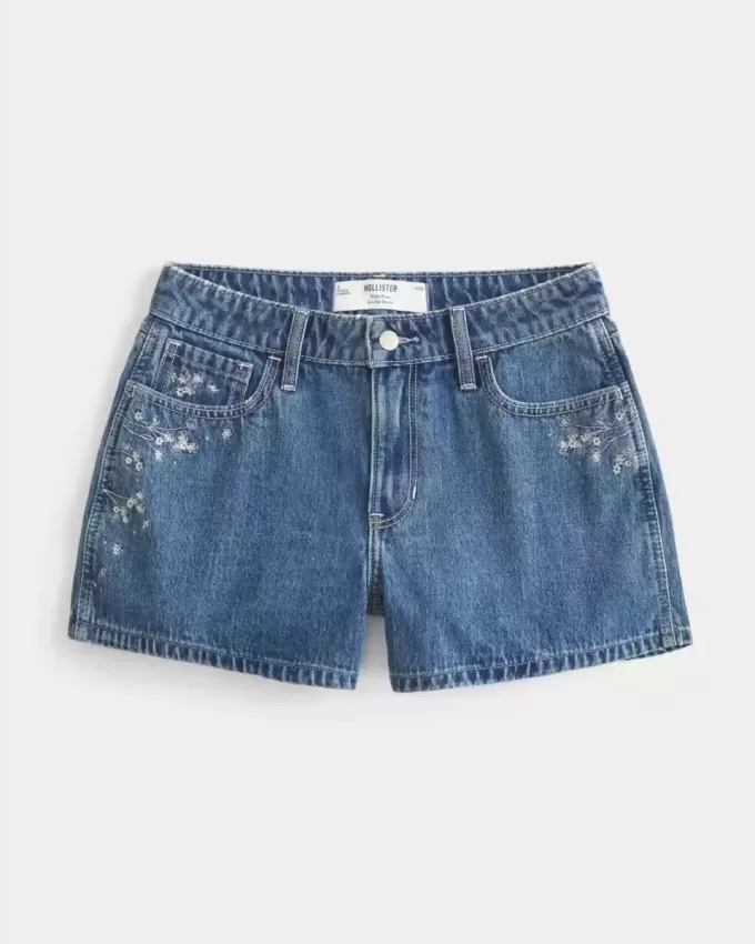 Hoch geschnittene Jeansshorts in A-Linie mit mittlerer Waschung und Blumenstickerei Hoch geschnittene Jeansshorts in A-Linie mit mittlerer Waschung und Blumenstickerei