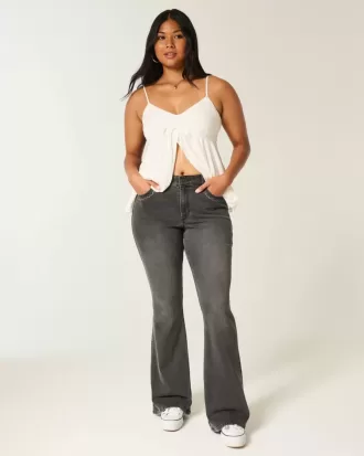 Hoch geschnittene, verwaschene, schwarze Schlagjeans mit Stickerei