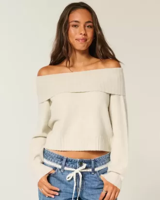 Hollister – Bequemer, schulterfreier Pullover mit Umschlag in Cloud Hollister – Bequemer, schulterfreier Pullover mit Umschlag in Cloud