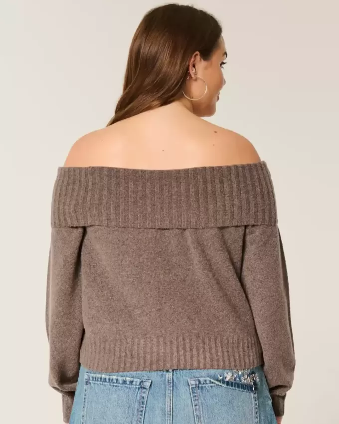 Hollister – Bequemer, schulterfreier Pullover mit Umschlag in Cloud Hollister – Bequemer, schulterfreier Pullover mit Umschlag in Cloud