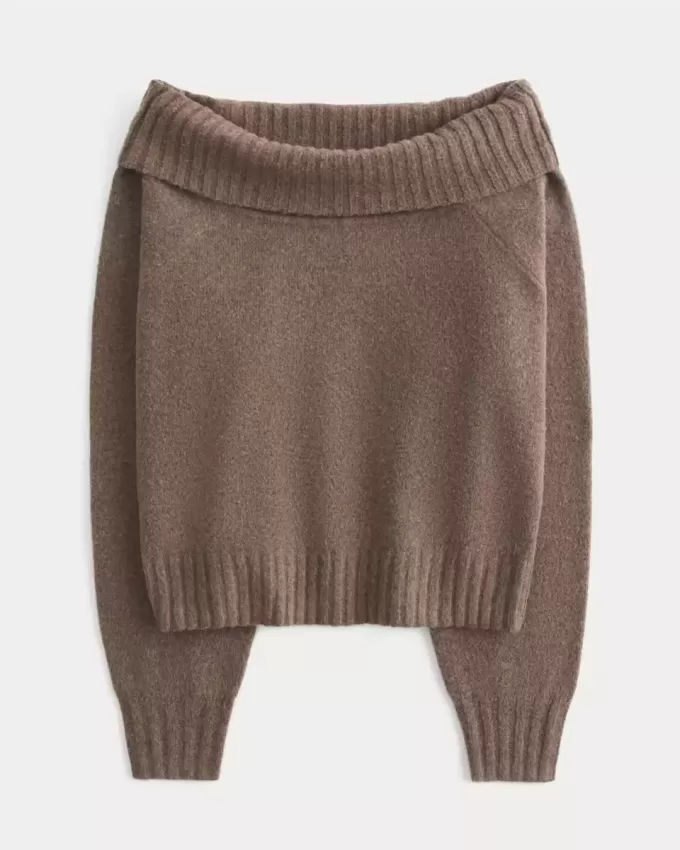 Hollister – Bequemer, schulterfreier Pullover mit Umschlag in Cloud Hollister – Bequemer, schulterfreier Pullover mit Umschlag in Cloud