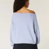 Hollister – Comfy Cloud – Bequemer, schulterfreier Pullover mit Zahlengrafik Hollister – Comfy Cloud – Bequemer, schulterfreier Pullover mit Zahlengrafik
