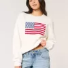 Hollister – Comfy Cloud – Rundhalspullover mit amerikanischer Flaggengrafik Hollister – Comfy Cloud – Rundhalspullover mit amerikanischer Flaggengrafik
