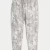 Hollister – Fleece-Jogginghose „Feel Good“ in Camouflage Hollister – Fleece-Jogginghose „Feel Good“ in Camouflage
