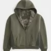 Hollister x Crocs – Kapuzenpullover mit Sherpa-Futter und Reißverschluss Hollister x Crocs – Kapuzenpullover mit Sherpa-Futter und Reißverschluss