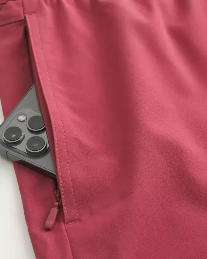 Hybrid-Aktivshorts bis zur Mitte des Oberschenkels Hybrid-Aktivshorts bis zur Mitte des Oberschenkels