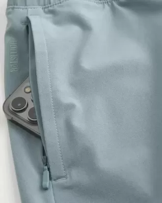 Hybrid-Aktivshorts bis zur Mitte des Oberschenkels Hybrid-Aktivshorts bis zur Mitte des Oberschenkels