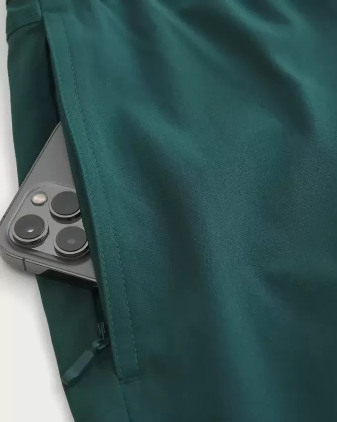 Hybrid-Aktivshorts bis zur Mitte des Oberschenkels Hybrid-Aktivshorts bis zur Mitte des Oberschenkels