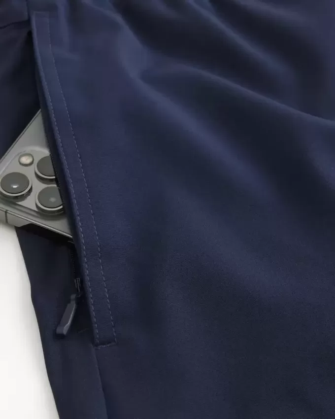 Hybrid-Aktivshorts bis zur Mitte des Oberschenkels Hybrid-Aktivshorts bis zur Mitte des Oberschenkels