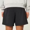 Hybrid-Aktivshorts bis zur Mitte des Oberschenkels Hybrid-Aktivshorts bis zur Mitte des Oberschenkels