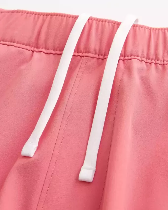 Hybrid-Aktivshorts bis zur Mitte des Oberschenkels Hybrid-Aktivshorts bis zur Mitte des Oberschenkels