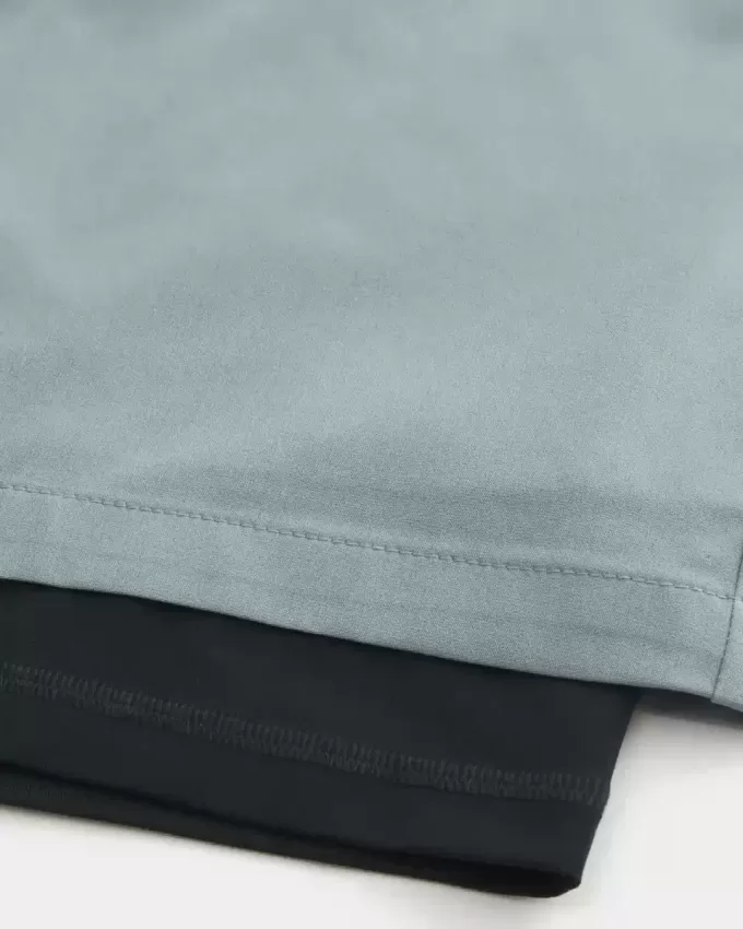 Hybrid-Aktivshorts bis zur Mitte des Oberschenkels Hybrid-Aktivshorts bis zur Mitte des Oberschenkels