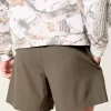 Hybrid-Aktivshorts bis zur Mitte des Oberschenkels Hybrid-Aktivshorts bis zur Mitte des Oberschenkels