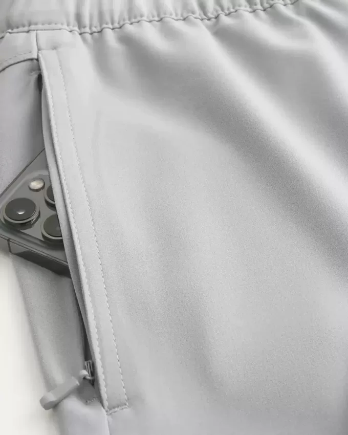 Hybrid-Aktivshorts bis zur Mitte des Oberschenkels Hybrid-Aktivshorts bis zur Mitte des Oberschenkels