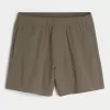 Hybrid-Aktivshorts bis zur Mitte des Oberschenkels Hybrid-Aktivshorts bis zur Mitte des Oberschenkels