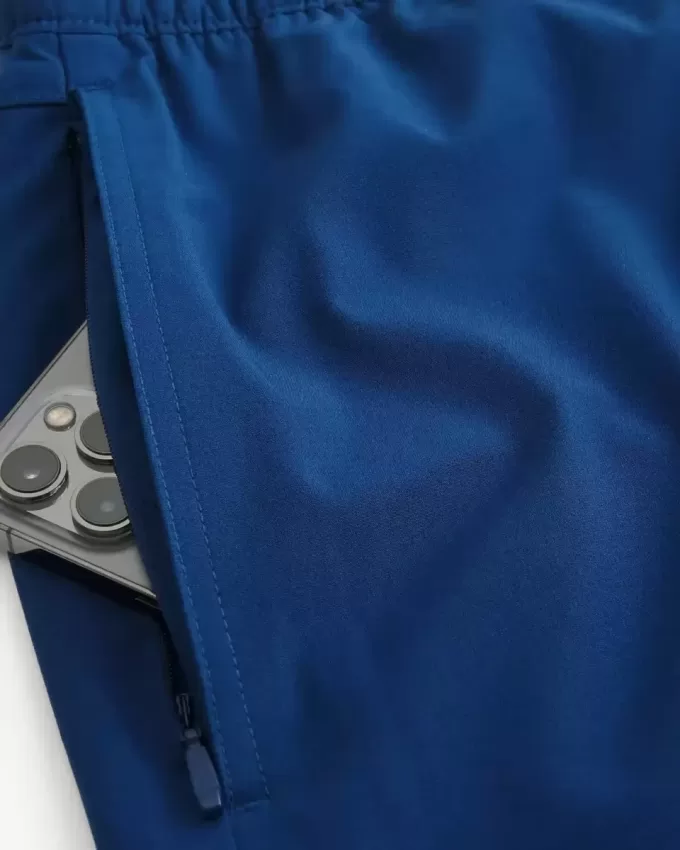 Hybrid-Aktivshorts bis zur Mitte des Oberschenkels Hybrid-Aktivshorts bis zur Mitte des Oberschenkels