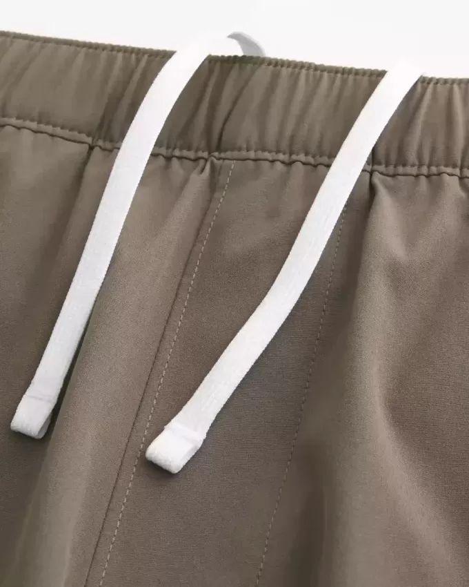 Hybrid-Aktivshorts bis zur Mitte des Oberschenkels Hybrid-Aktivshorts bis zur Mitte des Oberschenkels