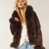 Jacke aus Kunstlammfell mit Kunstpelzfutter Jacke aus Kunstlammfell mit Kunstpelzfutter