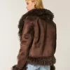 Jacke aus Kunstlammfell mit Kunstpelzfutter Jacke aus Kunstlammfell mit Kunstpelzfutter