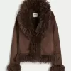 Jacke aus Kunstlammfell mit Kunstpelzfutter Jacke aus Kunstlammfell mit Kunstpelzfutter