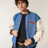 Jeansjacke mit Looney Tunes-Grafik