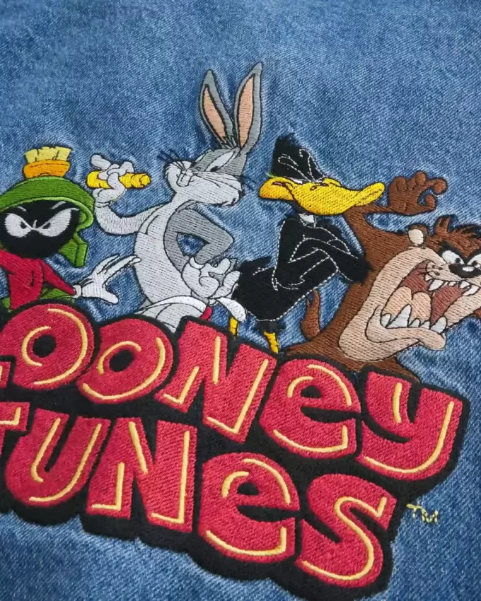 Jeansjacke mit Looney Tunes-Grafik