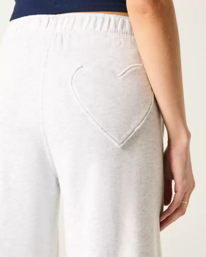 Jogginghose mit weitem Bein und Herztasche Jogginghose mit weitem Bein und Herztasche