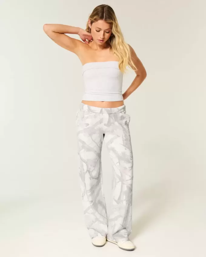 Jogginghose mit weitem Bein und Herztasche im Camouflage-Design Jogginghose mit weitem Bein und Herztasche im Camouflage-Design