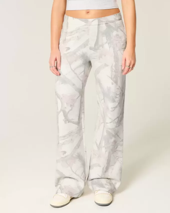Jogginghose mit weitem Bein und Herztasche im Camouflage-Design Jogginghose mit weitem Bein und Herztasche im Camouflage-Design
