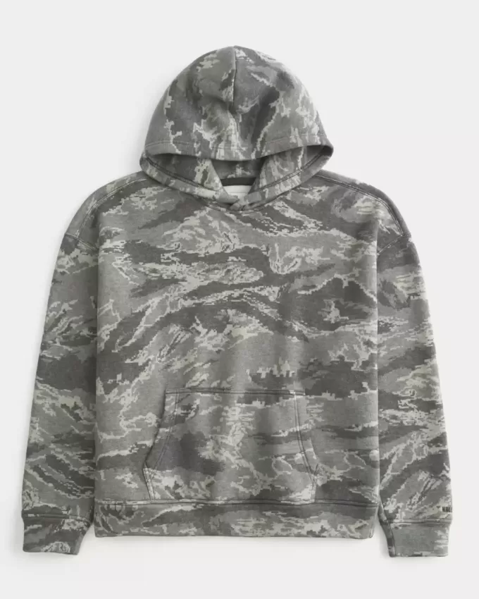 Kastenförmiger Kapuzenpullover mit Camouflage-Muster Kastenförmiger Kapuzenpullover mit Camouflage-Muster