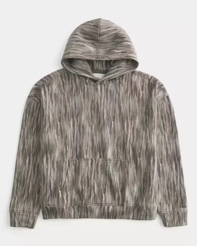 Kastenförmiger Kapuzenpullover mit Camouflage-Muster Kastenförmiger Kapuzenpullover mit Camouflage-Muster