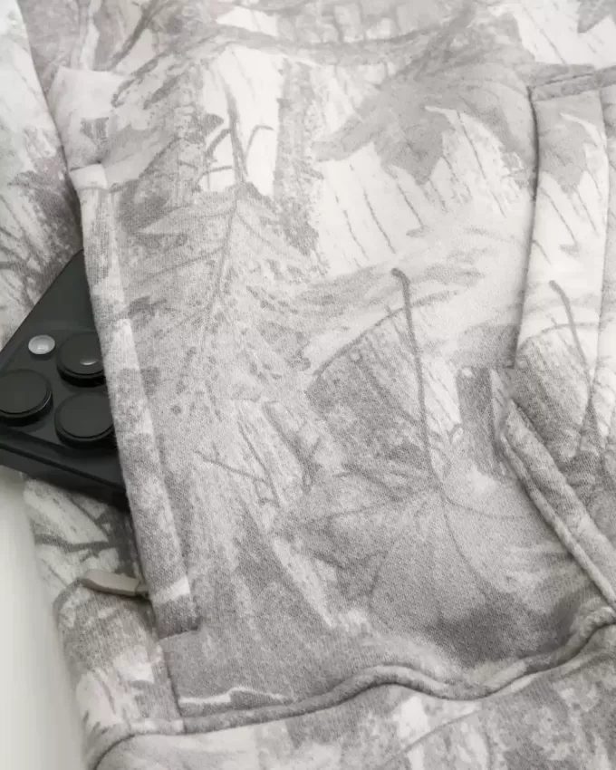 Kastenförmiger Kapuzenpullover mit Camouflage-Muster Kastenförmiger Kapuzenpullover mit Camouflage-Muster