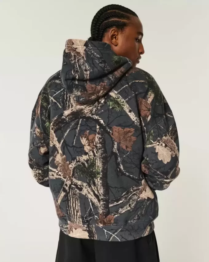 Kastenförmiger Kapuzenpullover mit Camouflage-Muster Kastenförmiger Kapuzenpullover mit Camouflage-Muster