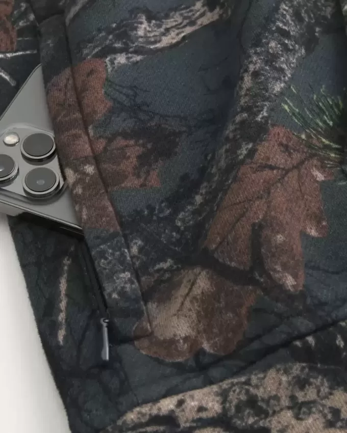 Kastenförmiger Kapuzenpullover mit Camouflage-Muster Kastenförmiger Kapuzenpullover mit Camouflage-Muster