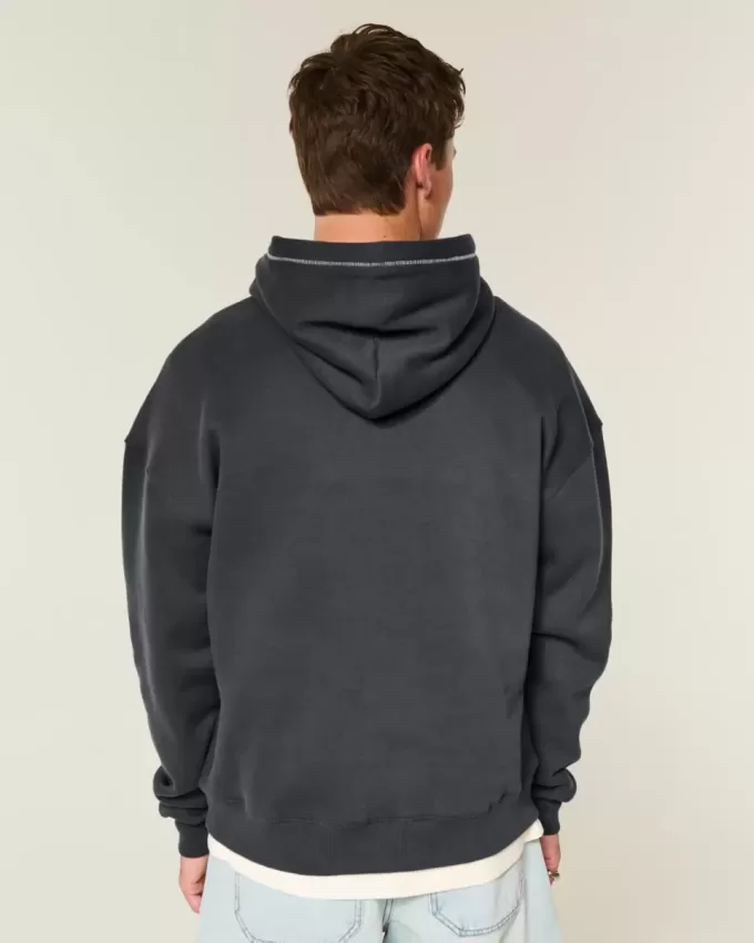 Kastenförmiger Kapuzenpullover mit Kontraststichen Kastenförmiger Kapuzenpullover mit Kontraststichen