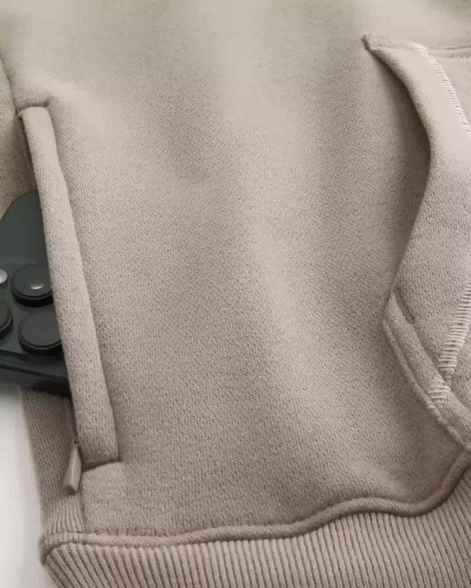 Kastenförmiger Kapuzenpullover mit Kontraststichen Kastenförmiger Kapuzenpullover mit Kontraststichen
