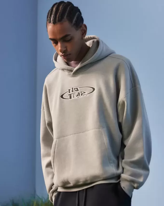 Kastenförmiger Kapuzenpullover mit „No Fear“-Grafik Kastenförmiger Kapuzenpullover mit „No Fear“-Grafik