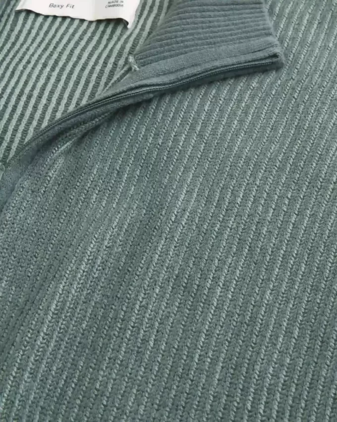 Kastenförmiger Pullover mit Viertelreißverschluss Kastenförmiger Pullover mit Viertelreißverschluss