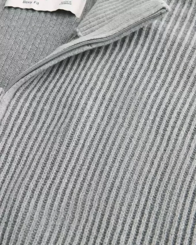 Kastenförmiger Pullover mit Viertelreißverschluss Kastenförmiger Pullover mit Viertelreißverschluss