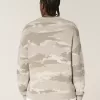 Kastenförmiger Rundhalspullover mit Camouflage-Muster Kastenförmiger Rundhalspullover mit Camouflage-Muster