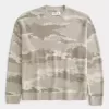 Kastenförmiger Rundhalspullover mit Camouflage-Muster Kastenförmiger Rundhalspullover mit Camouflage-Muster