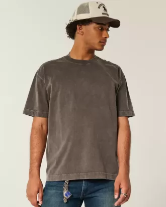 Kastenförmiges, schweres T-Shirt mit Rundhalsausschnitt aus gewaschener Baumwolle Kastenförmiges, schweres T-Shirt mit Rundhalsausschnitt aus gewaschener Baumwolle