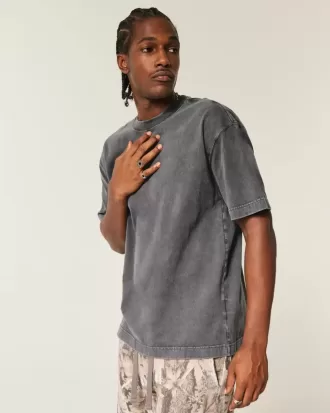 Kastenförmiges, schweres T-Shirt mit Rundhalsausschnitt aus gewaschener Baumwolle Kastenförmiges, schweres T-Shirt mit Rundhalsausschnitt aus gewaschener Baumwolle