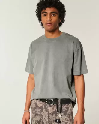 Kastenförmiges, schweres T-Shirt mit Rundhalsausschnitt aus gewaschener Baumwolle Kastenförmiges, schweres T-Shirt mit Rundhalsausschnitt aus gewaschener Baumwolle