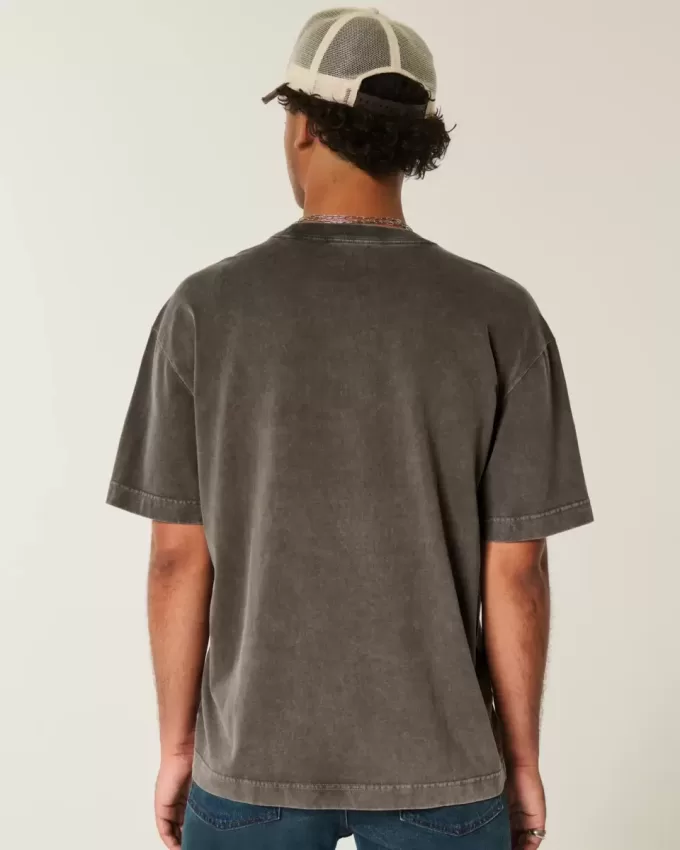 Kastenförmiges, schweres T-Shirt mit Rundhalsausschnitt aus gewaschener Baumwolle Kastenförmiges, schweres T-Shirt mit Rundhalsausschnitt aus gewaschener Baumwolle