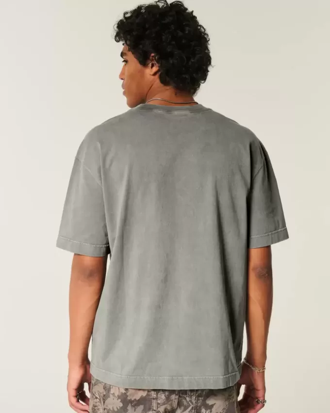 Kastenförmiges, schweres T-Shirt mit Rundhalsausschnitt aus gewaschener Baumwolle Kastenförmiges, schweres T-Shirt mit Rundhalsausschnitt aus gewaschener Baumwolle