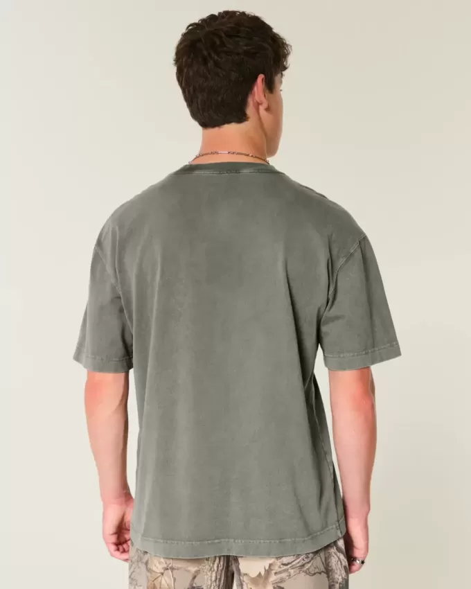 Kastenförmiges, schweres T-Shirt mit Rundhalsausschnitt aus gewaschener Baumwolle Kastenförmiges, schweres T-Shirt mit Rundhalsausschnitt aus gewaschener Baumwolle