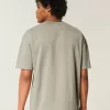 Kastenförmiges, schweres T-Shirt mit Rundhalsausschnitt aus gewaschener Baumwolle Kastenförmiges, schweres T-Shirt mit Rundhalsausschnitt aus gewaschener Baumwolle